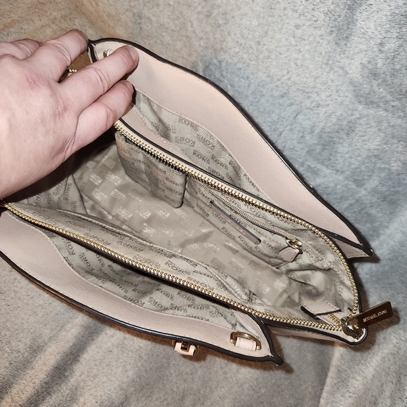 Michael Kors Ellis Satchel Nude Pink - Picture 5 of 7